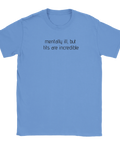 Mellanblå t-shirt med ett kaxigt och ironiskt texttryck på bröstet