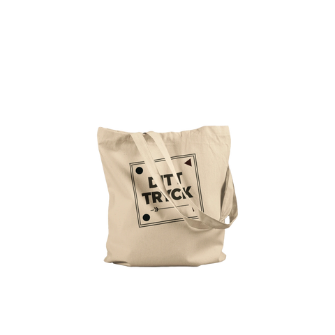 Minimalistisk design med text i ram på beige tygpåse