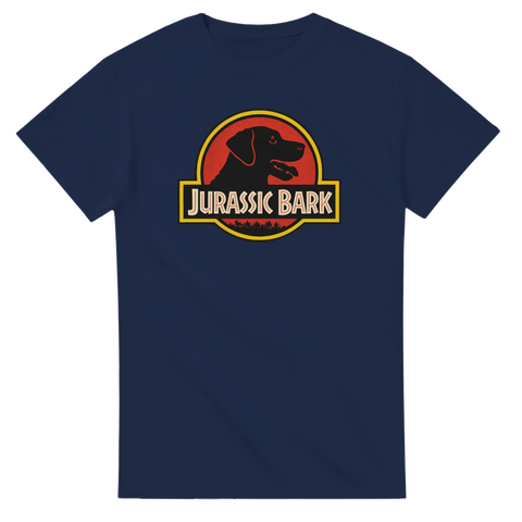 Jurassic Bark-logga med hundsiluett i retrostil på marinblå t-shirt.