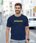 Svart t-shirt med texten "Invalido" i vitt, retro stil