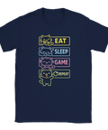 Humoristiskt grafiskt motiv med katter och gamer-budskap på marinblå t-shirt