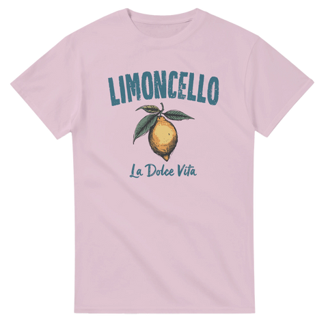Limoncello-tryck med citron, text "La Dolce Vita" i retrostil på ljusrosa t-shirt.