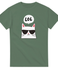 Grafiskt kattmotiv med solglasögon och text – mörkgrön t-shirt i retrostil