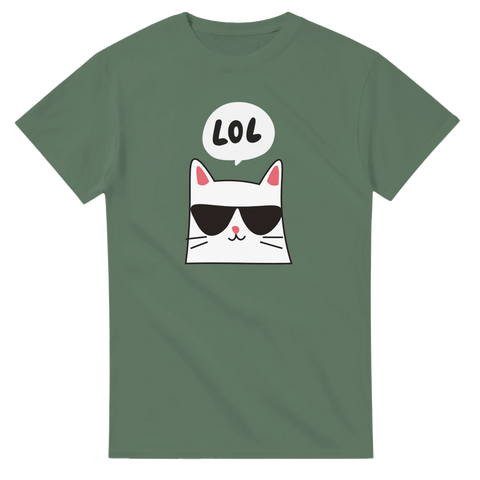 Grafiskt kattmotiv med solglasögon och text – mörkgrön t-shirt i retrostil