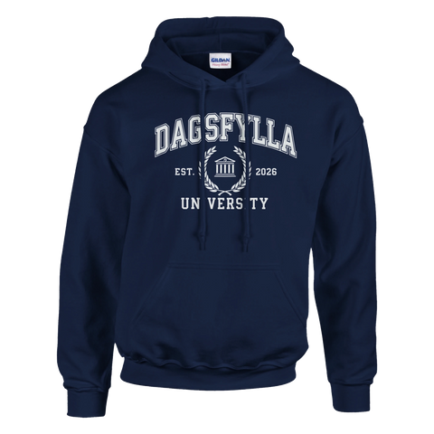 Klassisk Dagsfylla University-tryck med årtal på marinblå huvtröja.