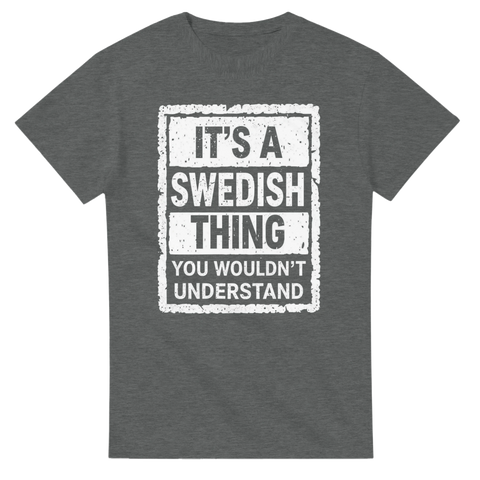 It's a Swedish Thing You Wouldn't Understand" text i distressed stil på grå t-shirt.