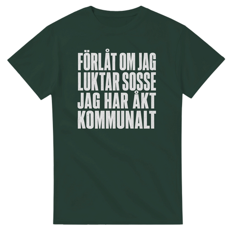 Grafisk t-shirt med humoristiskt budskap på en mörkgrön tröja