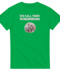 Chokladboll med kokosflingor och text "WE CALL THEM WINERBRODS" på grön t-shirt.