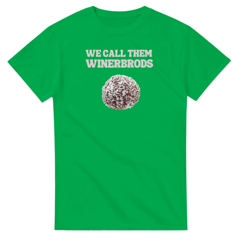 Chokladboll med kokosflingor och text "WE CALL THEM WINERBRODS" på grön t-shirt.