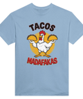 Lekfull illustration av en kyckling med tacos på en ljusblå t-shirt