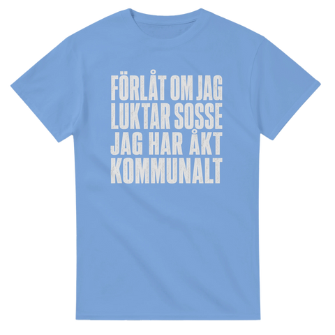 Ironiskt citat-tryck om politik på en ljusblå t-shirt