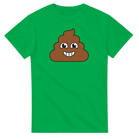 Bajsemoji med glatt leende ansikte på grön t-shirt.