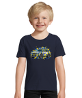 Barn i marinblå barn-t-shirt med en svensk polisbil och färgstänk