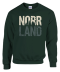 Norrland-tryck med skogssiluett på mörkgrön sweatshirt, retro/distressed stil.