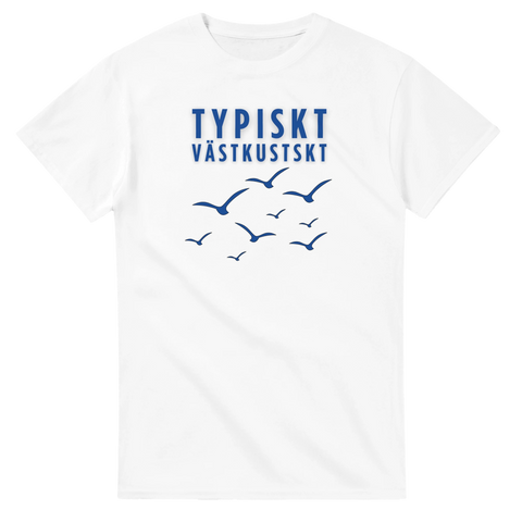 Blå text Typiskt Västkustskt med flygande fiskmåsar – grafisk vit t-shirt