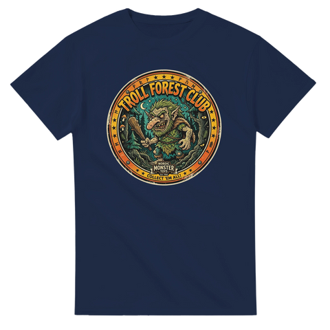 Illustration av nordiskt troll med träpåk i vintage-stil – grafisk t-shirt