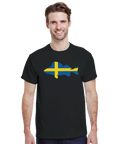 Sverigeborren, en abborre i svenska flaggans färger, på svart t-shirt.