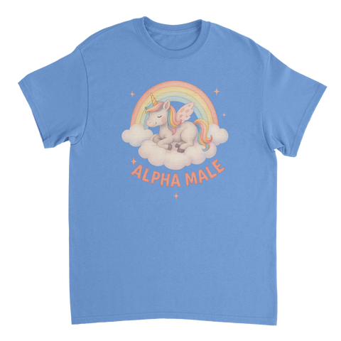 Tecknad enhörning på moln med regnbåge och text "ALPHA MALE" på ljusblå t-shirt.