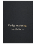 Konstnärlig tavla med tänkvärt budskap om individualism och gemenskap i guldskrift