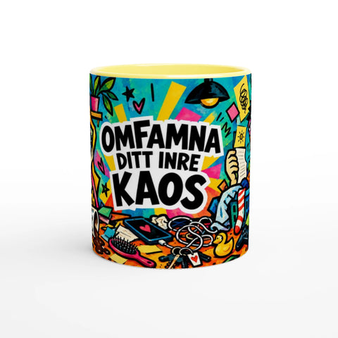 Mugg med texten Omfamna ditt inre kaos och färgglada illustrationer.