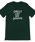 Mörkgrön t-shirt med lekfullt texttryck om dagsfest