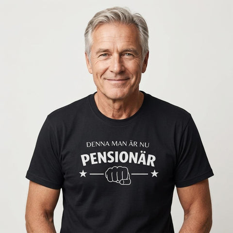 Man med grått hår bär rolig pensionärs t-shirt presentidé