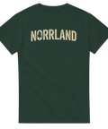 Mörkgrön t-shirt med distresserat Norrland-motiv och skogsinspirerad grafik
