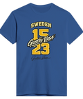 Gustav Vasa sporttröja med "SWEDEN 1523" och signatur i gult, svart och vitt på kungsblå t-shirt.