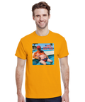 Man bär gul t-shirt med satirisk Donald Trump illustration