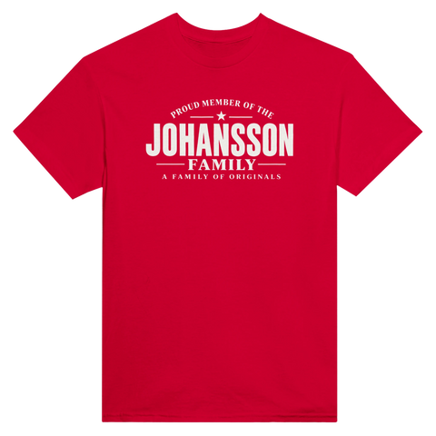 Röd t-shirt med texten Johansson – A Family of Originals