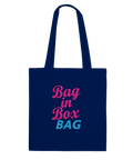 Bag in Box Bag-tryck i rosa och blått på marinblå tygkasse.