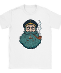 Konstnärligt motiv av gammal sjöman med pipa och segelbåt på vit t-shirt