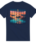 Grafisk illustration av svensk skärgård i solnedgång – marinblå t-shirt