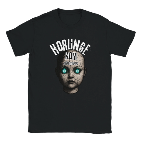 Skräckinjagande illustration av sprucket dockhuvud med lysande ögon på t-shirt