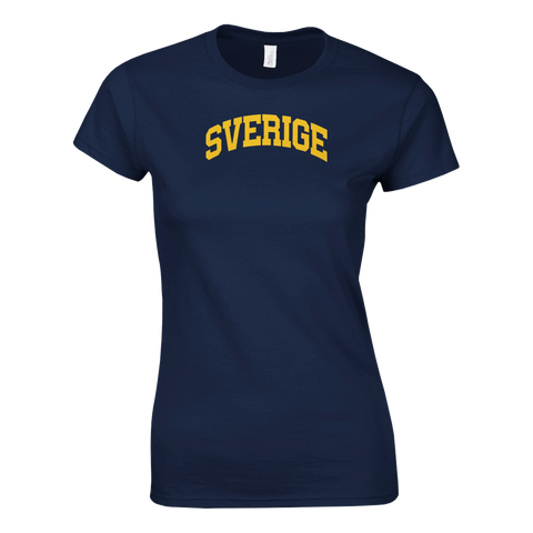 Sverige-motiv i gul college-stil på mörkblå t-shirt