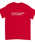 Röd T-shirt med text Sorry I was late I saw a squirrel