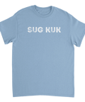 Ljusblå t-shirt med vit Sug Kuk text i minimalistisk stil