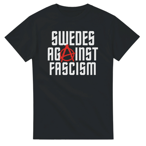 Grafiskt texttryck Swedes Against Fascism med röd anarkisymbol på svart tröja