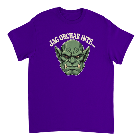 Lila t-shirt med ett grönt orchansikte och texten Jag orchar inte.