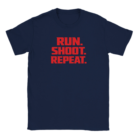 Marinblå t-shirt med tydlig attityd och grafiskt motiv i rött