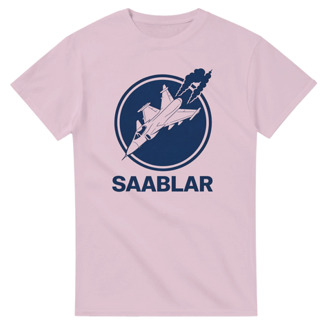 Saab 37 Viggen flygplan med rök i mörkblå cirkel, text "SAABLAR" på rosa t-shirt.