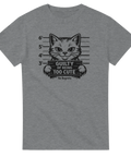 Kattmotiv med "Guilty of Being Too Cute, No Regrets" i mugshot-stil på grå T-shirt.