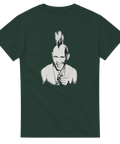 Kultfilm-motiv med tuppkam och rå attityd på en mörkgrön t-shirt