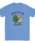 Blå t-shirt med en julgran och snögubbe som skålar och texten ”Barra en sista, sen går vi”.