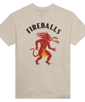 Röd eldsprutande demon med text "FIREBALLS" på beige t-shirt.