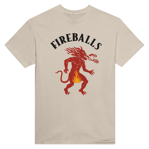 Röd eldsprutande demon med text "FIREBALLS" på beige t-shirt.