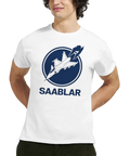 Saab 37 Viggen flygplan i blå cirkel med text "SAABLAR" på vit t-shirt.