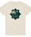 Retroinspirerat tryck med palm och nattvy – beige beach t-shirt