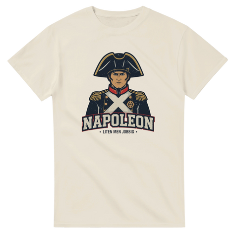 Kaxig historisk badge-design med Napoleon och text – benvit t-shirt