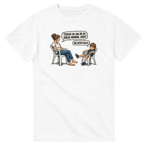 Vit t-shirt med komisk serieteckning och pratbubblor om vardagens förvirring